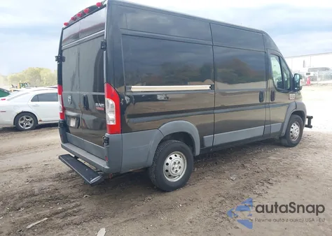 2014 Ram Promaster 1500 z USA, uszkodzony, nr VIN 3C6TRVBG6EE104234